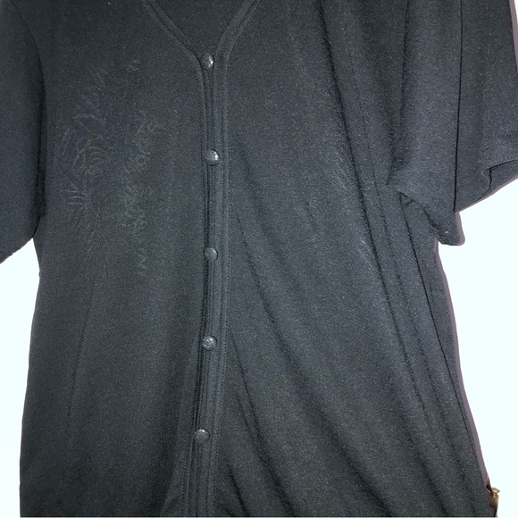 Black shirt with a snowflake design - Picture 3 of 5